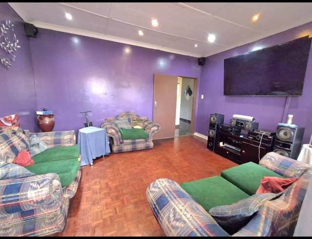 2 BEDROOM APARTMENT FOR SALE IN FOREST HILL